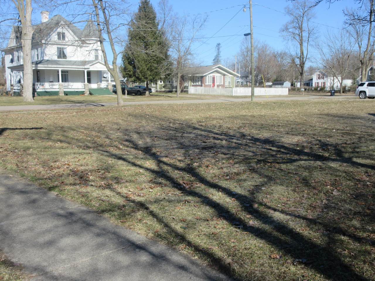 404 Niles Street - Photo 1