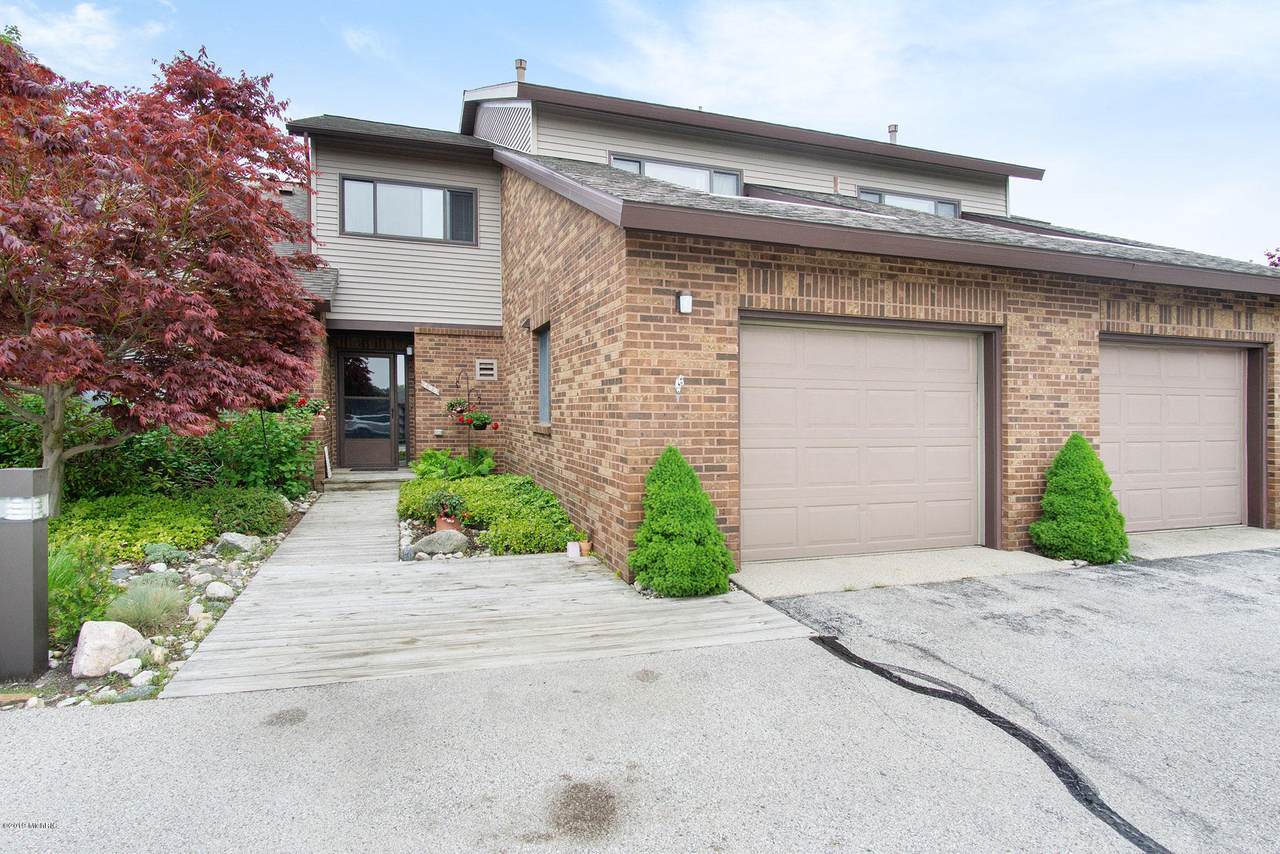 205 Harbor Drive - Photo 1