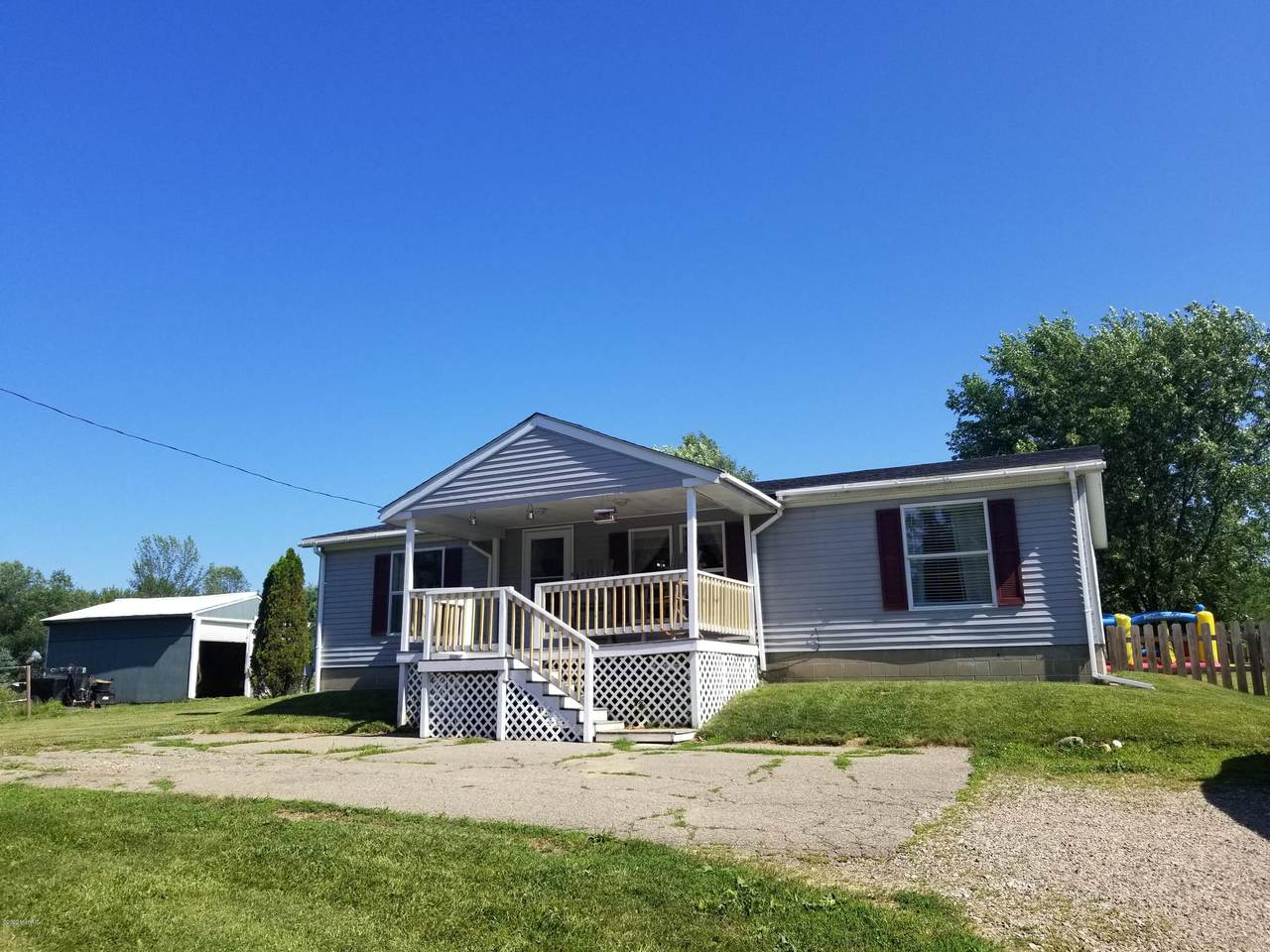 15143 H Dr - Photo 1