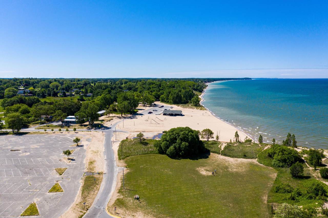 101 Lakeshore Drive - Photo 1