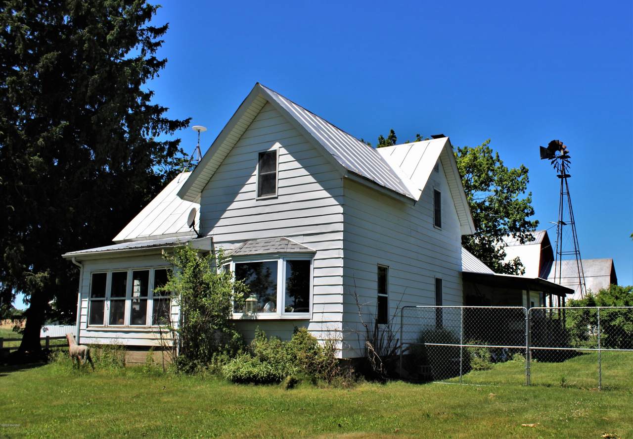 2752 Holland Lake Rd - Photo 1