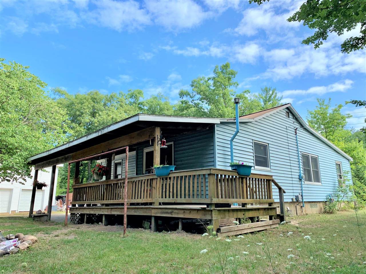 2558 Maple Road - Photo 1