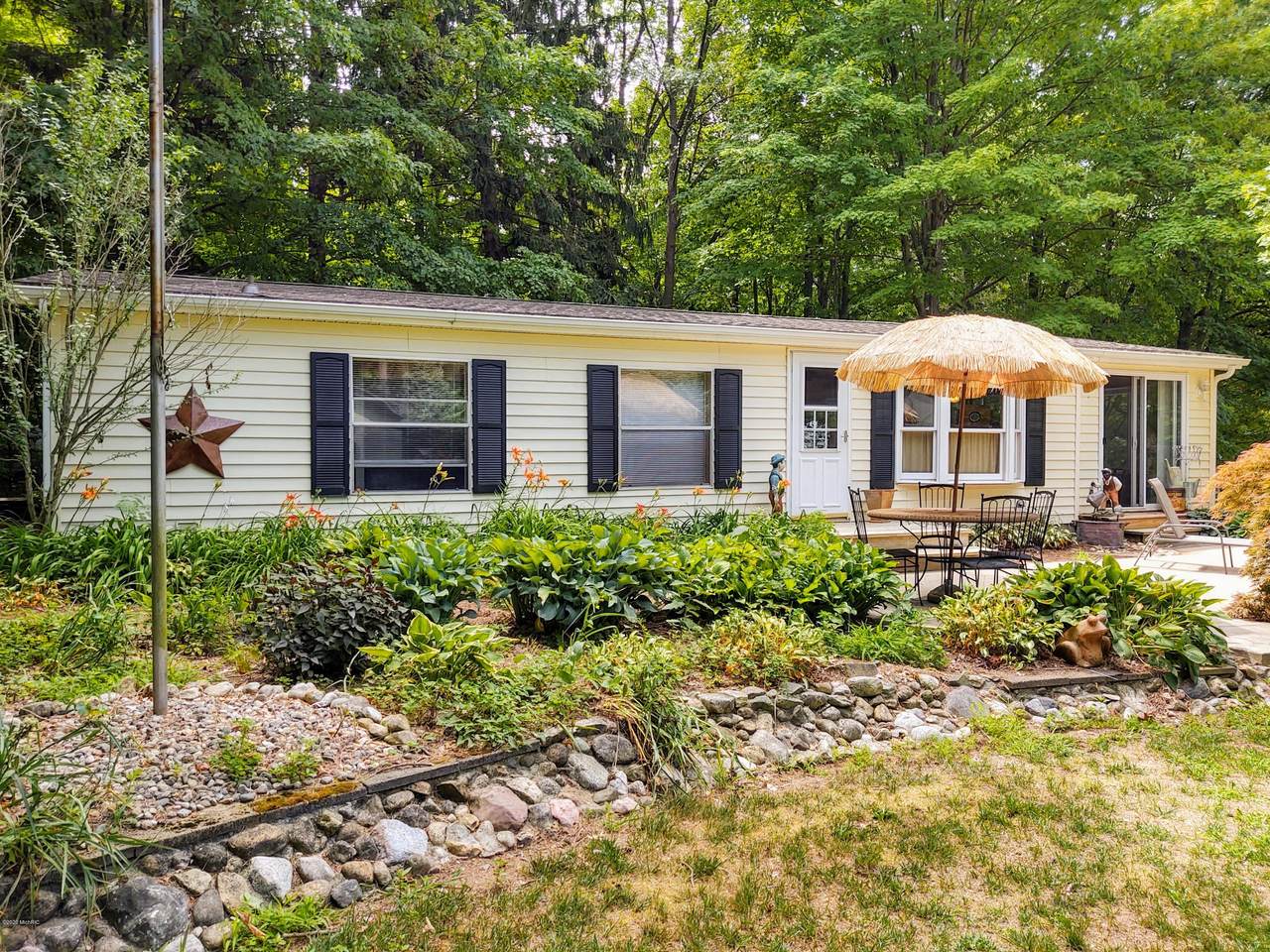 2215 Holiday Drive - Photo 1