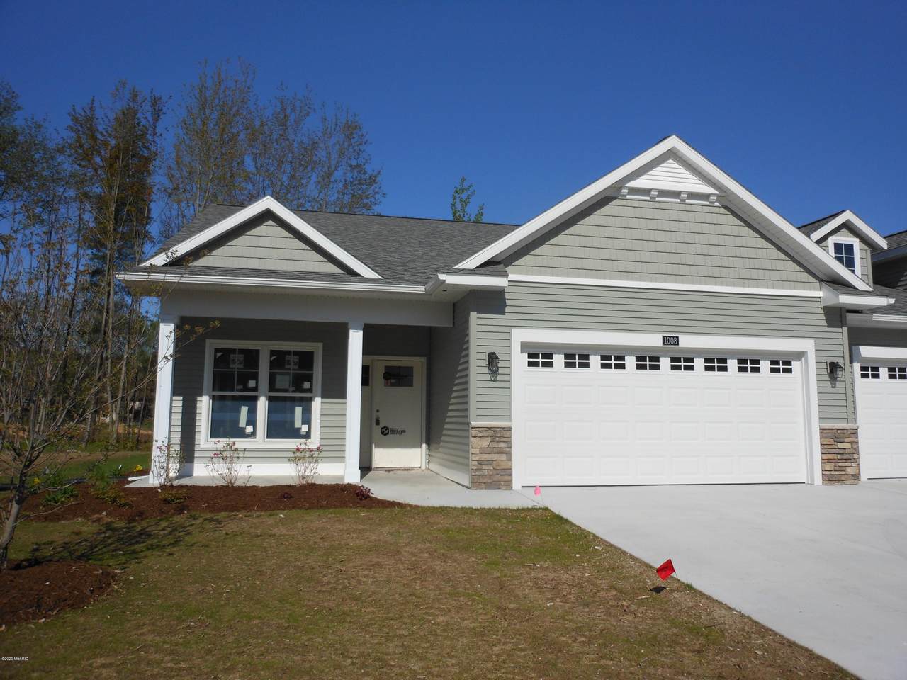 1008 Maplewood Court - Photo 1