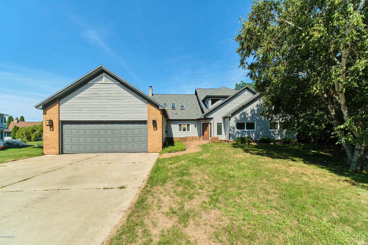 596 Harvard Lane - Photo 1
