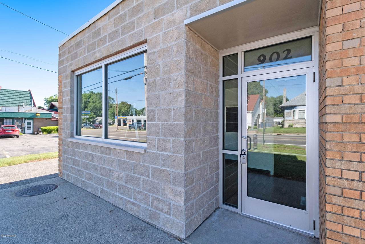 902 Capital Avenue - Photo 1