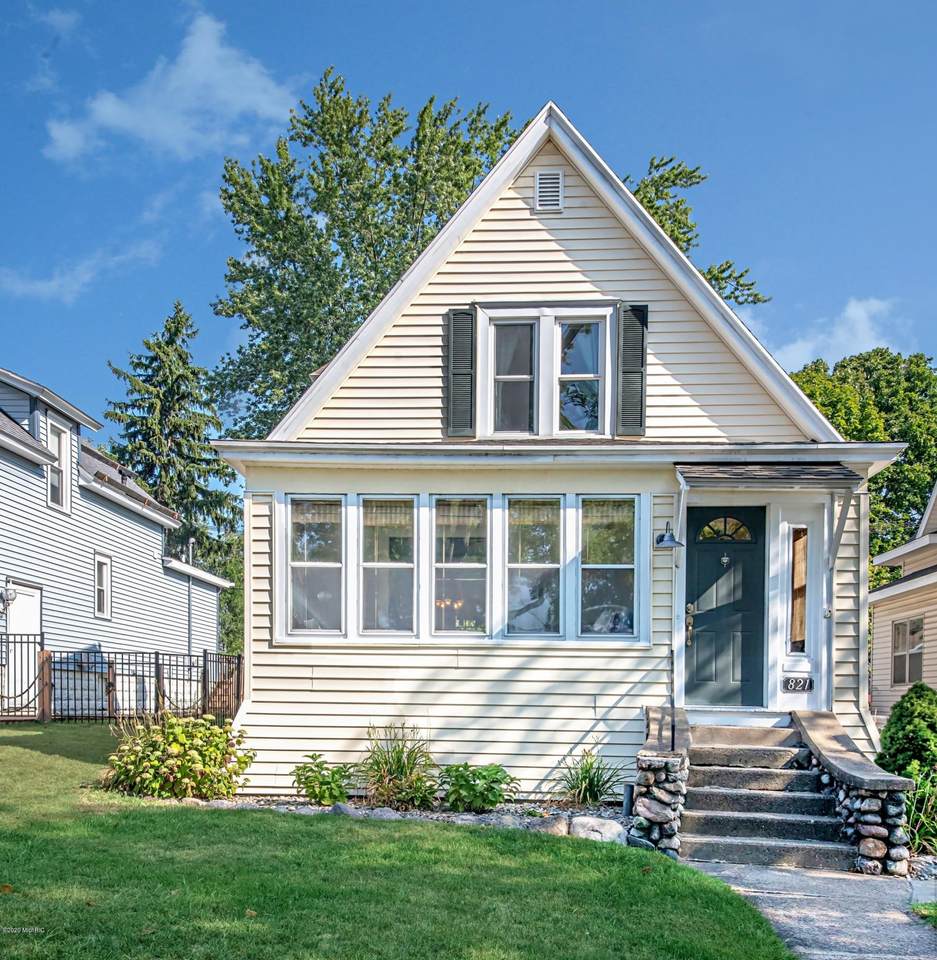 821 Wolcott Avenue - Photo 1