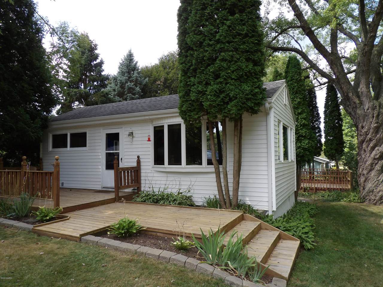194 West Street - Photo 1