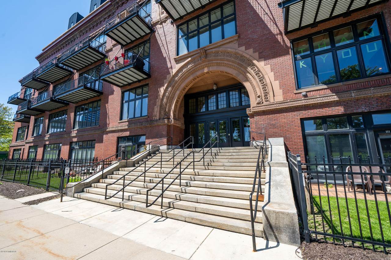 600 Broadway Avenue - Photo 1