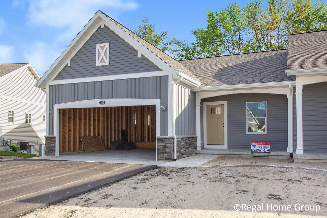 902 South Center Park Drive - Photo 1