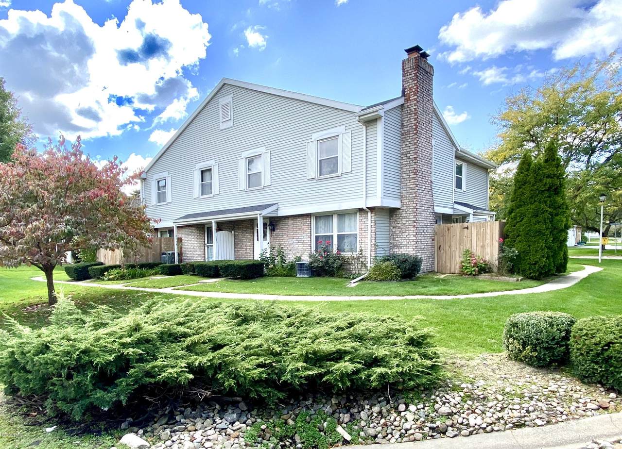 2572 Cherrywood Court - Photo 1