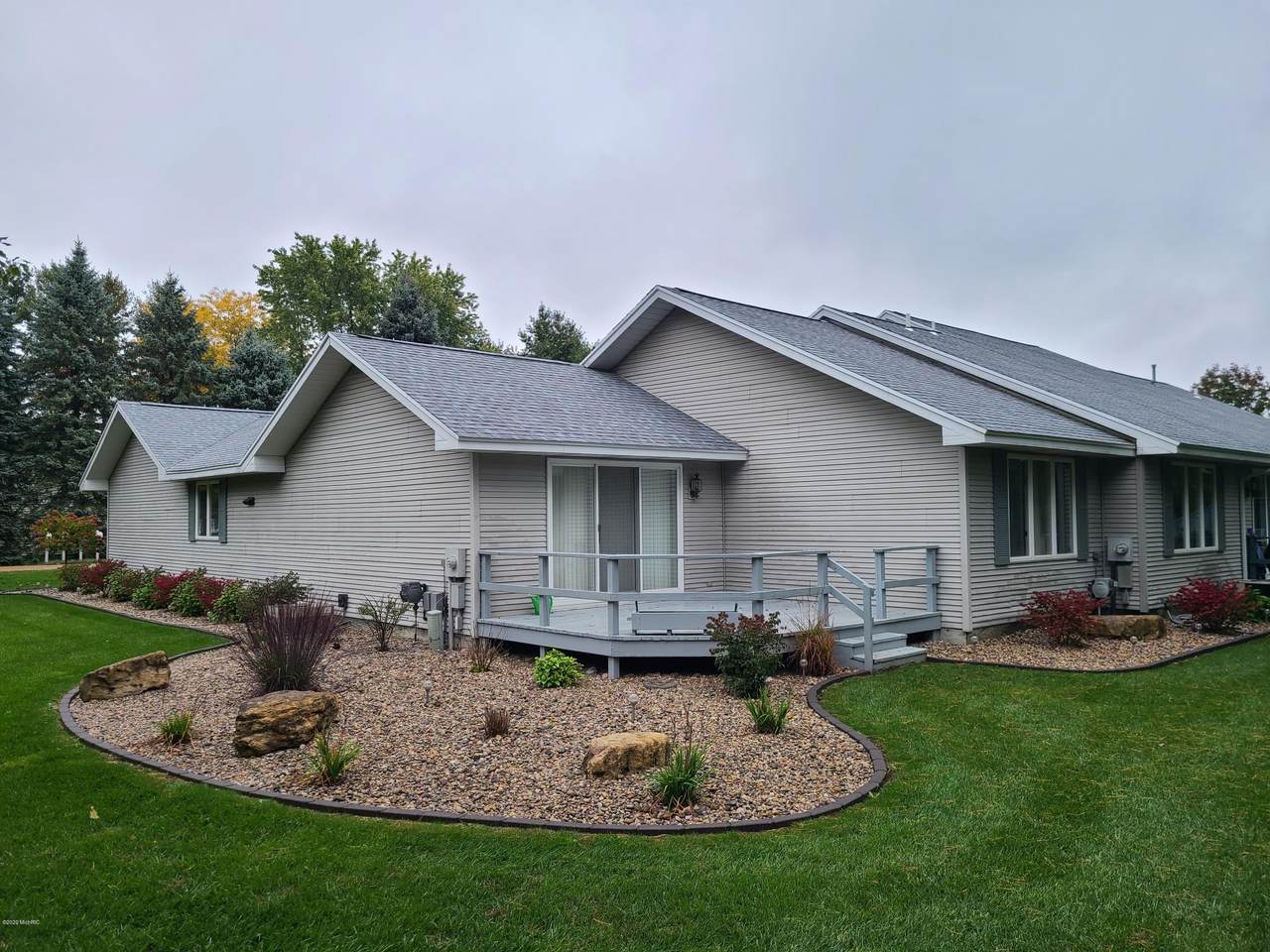 102 Gatehouse Drive - Photo 1