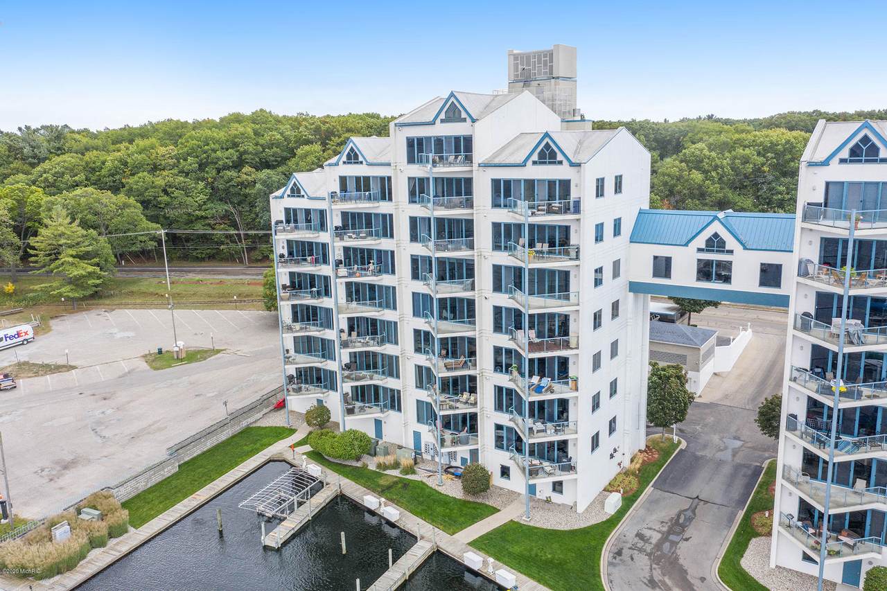 2964 Lakeshore Drive - Photo 1