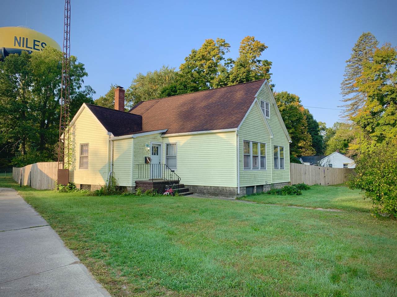 402 Hill Street - Photo 1