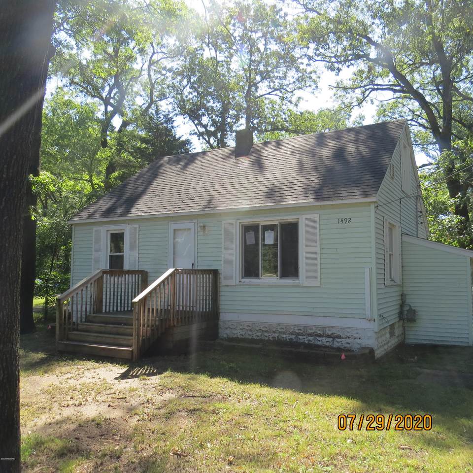 1492 Holton Road - Photo 1