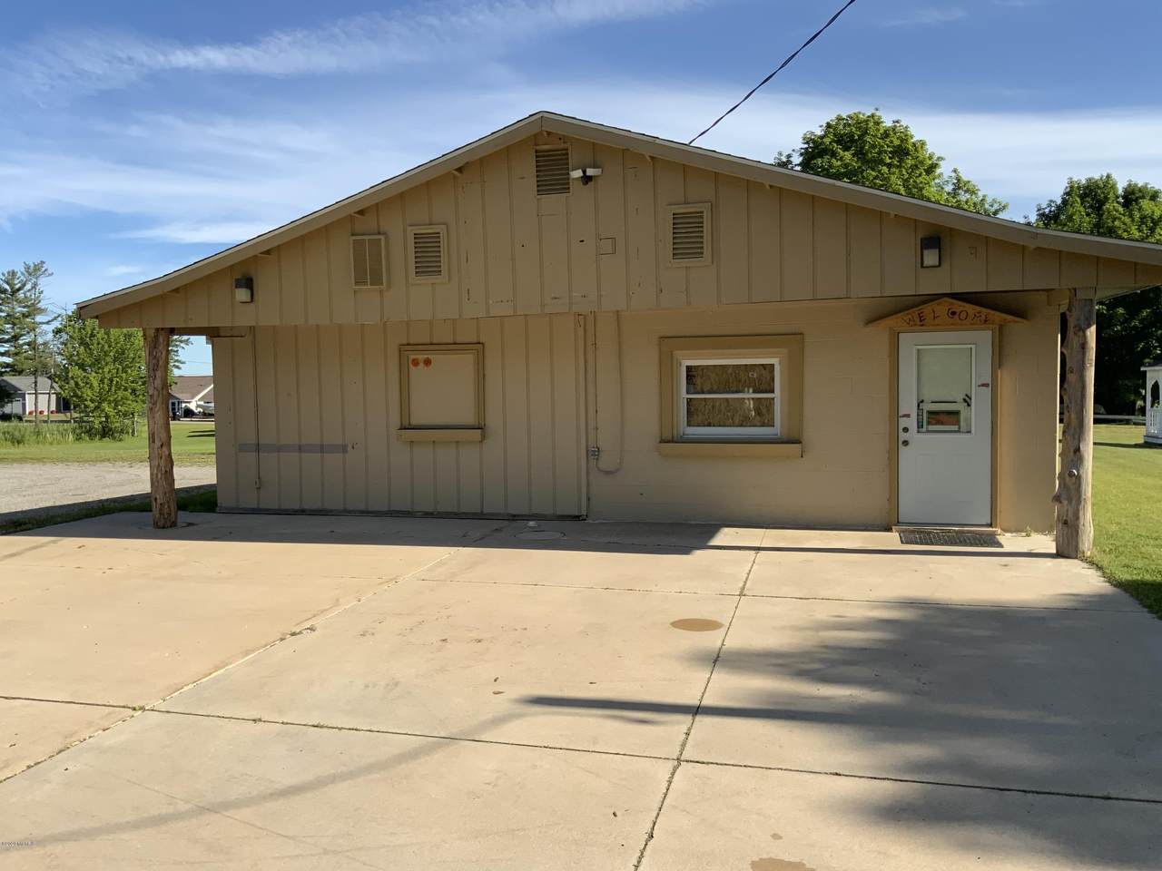 10631 Dwight Street - Photo 1