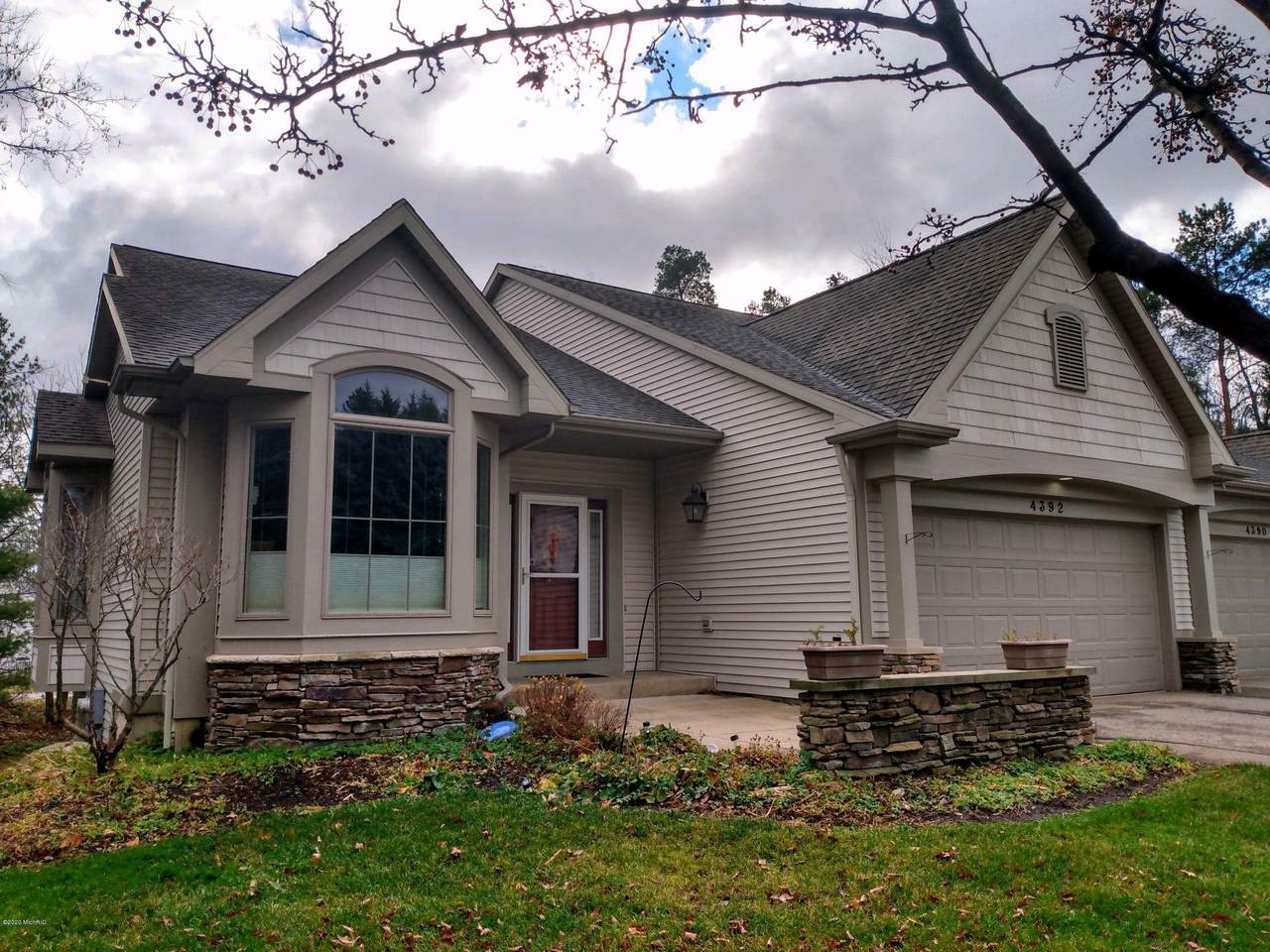 4392 Willow Lane Drive - Photo 1