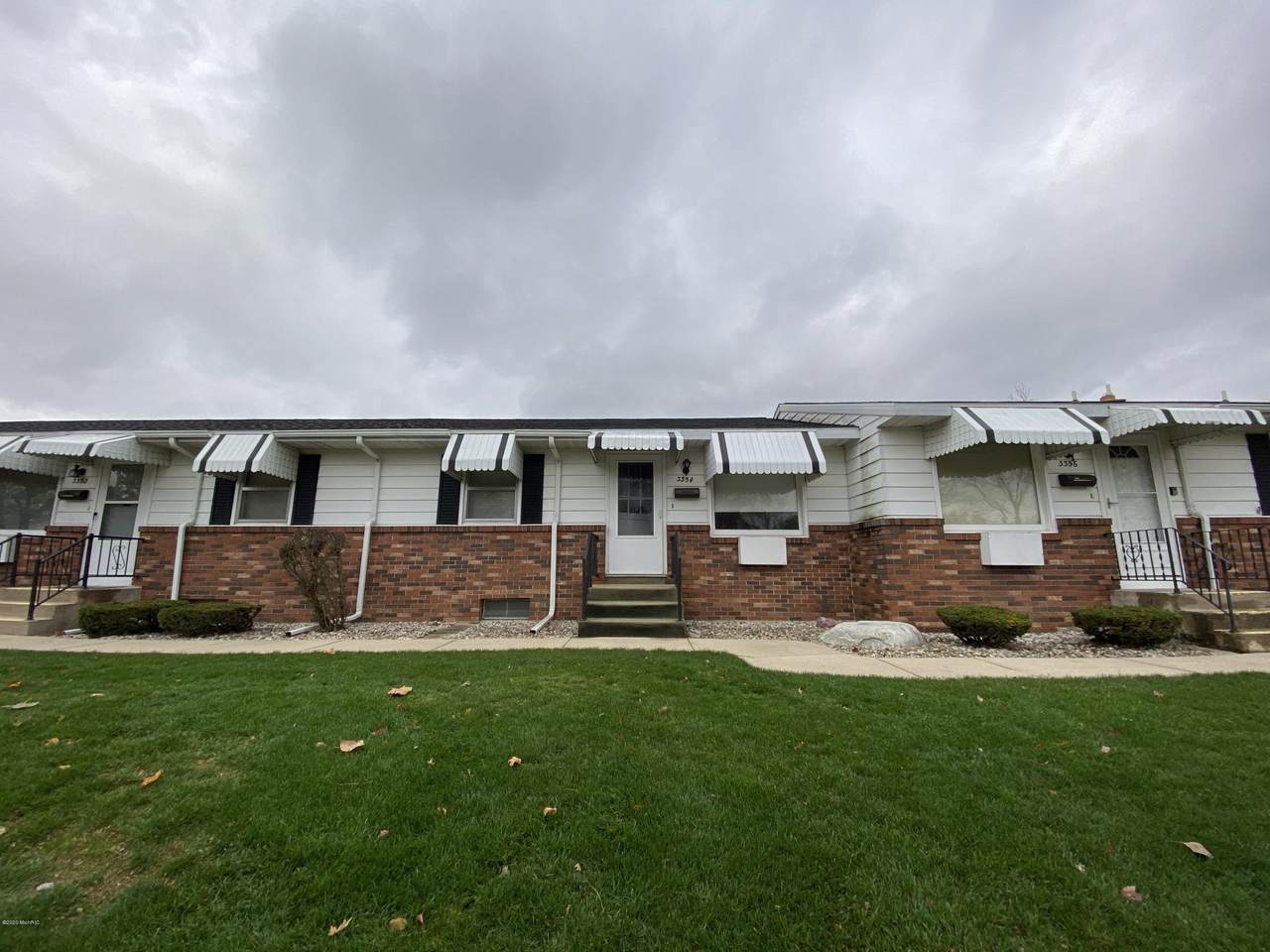 3354 Chestnut Avenue - Photo 1