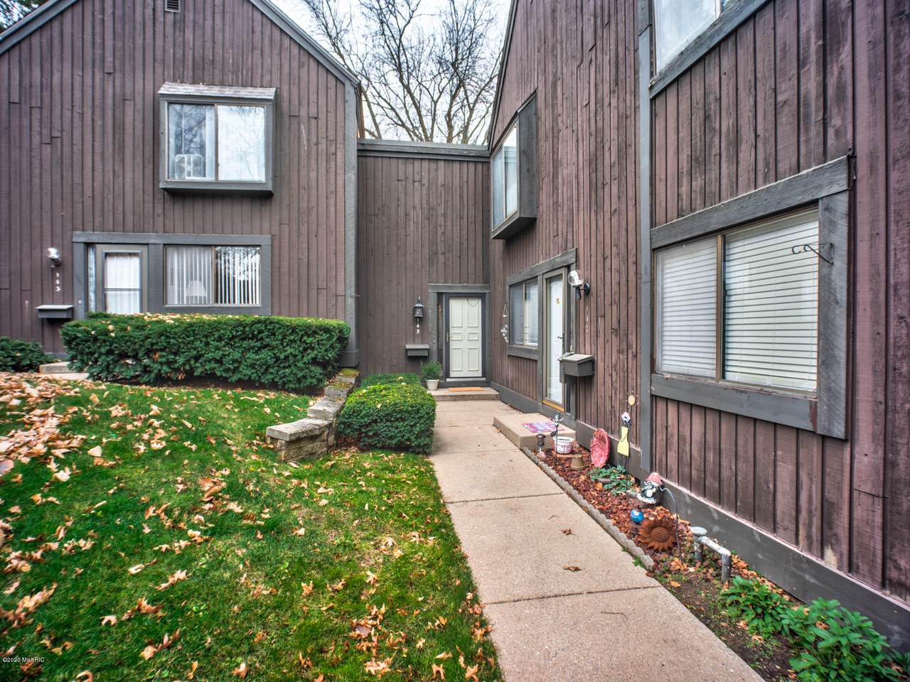 145 Selkirk Court - Photo 1