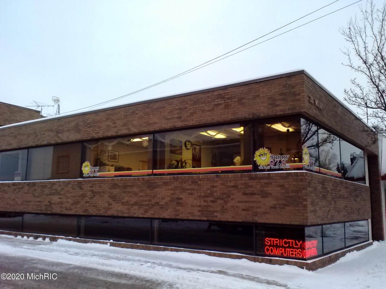 211 Maple Street - Photo 1
