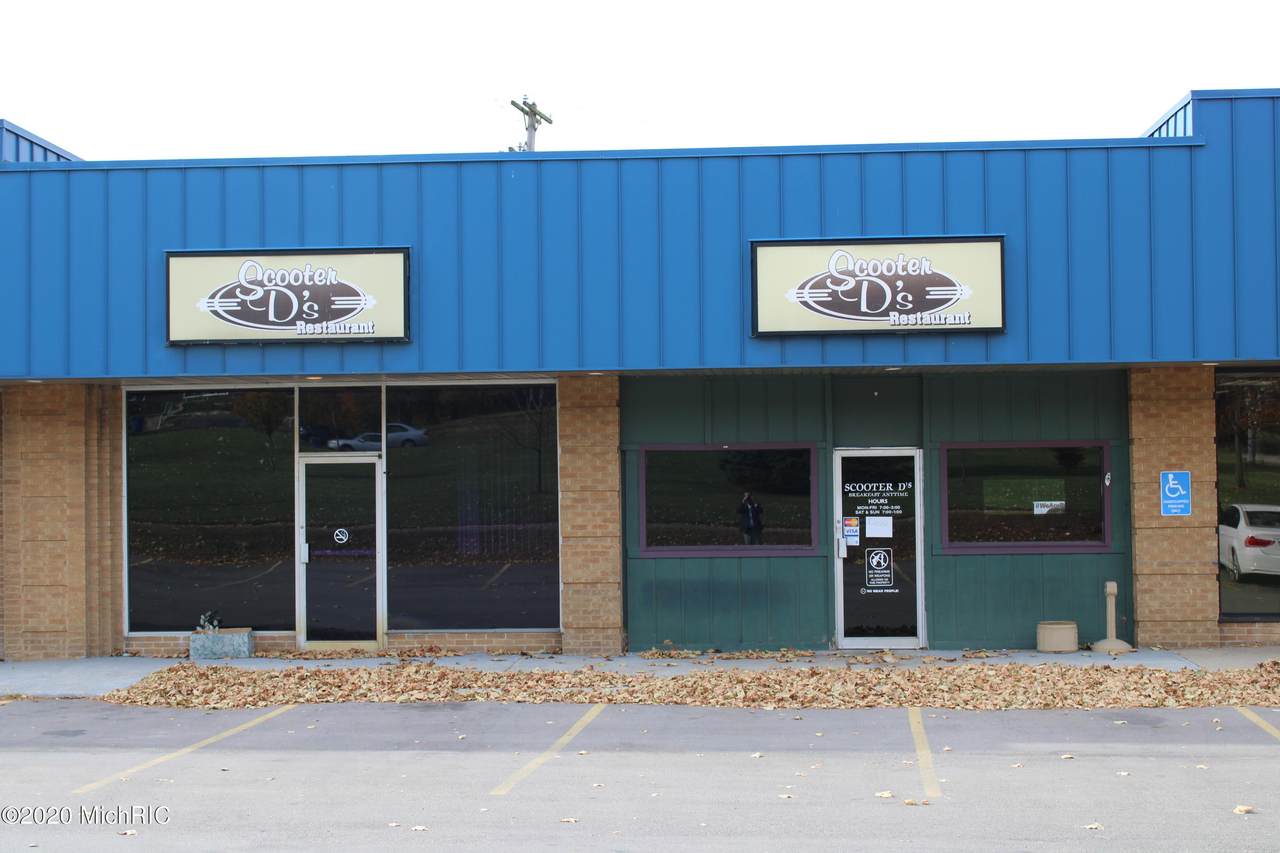 724 Shoppers Lane - Photo 1