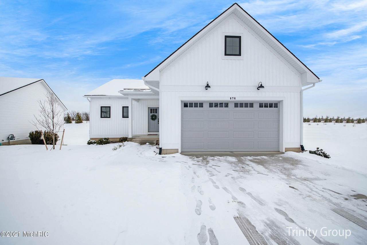 686 Stonebriar Circle - Photo 1