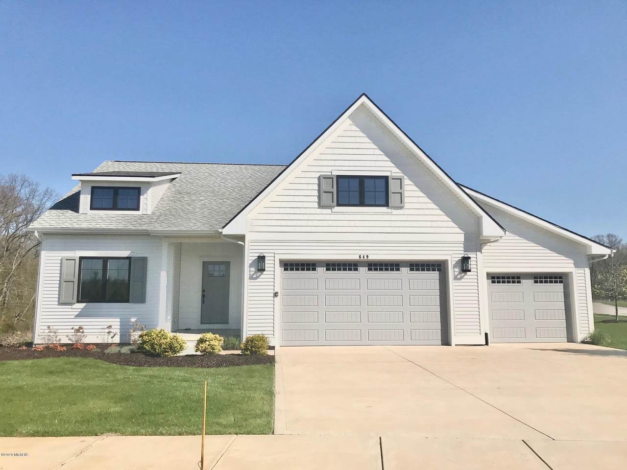 713 Stonebriar Circle - Photo 1