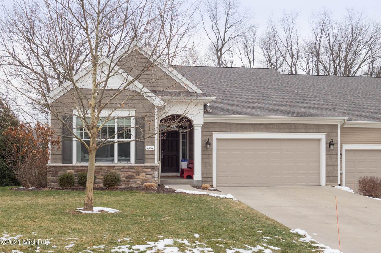 686 Wynding Oaks - Photo 1