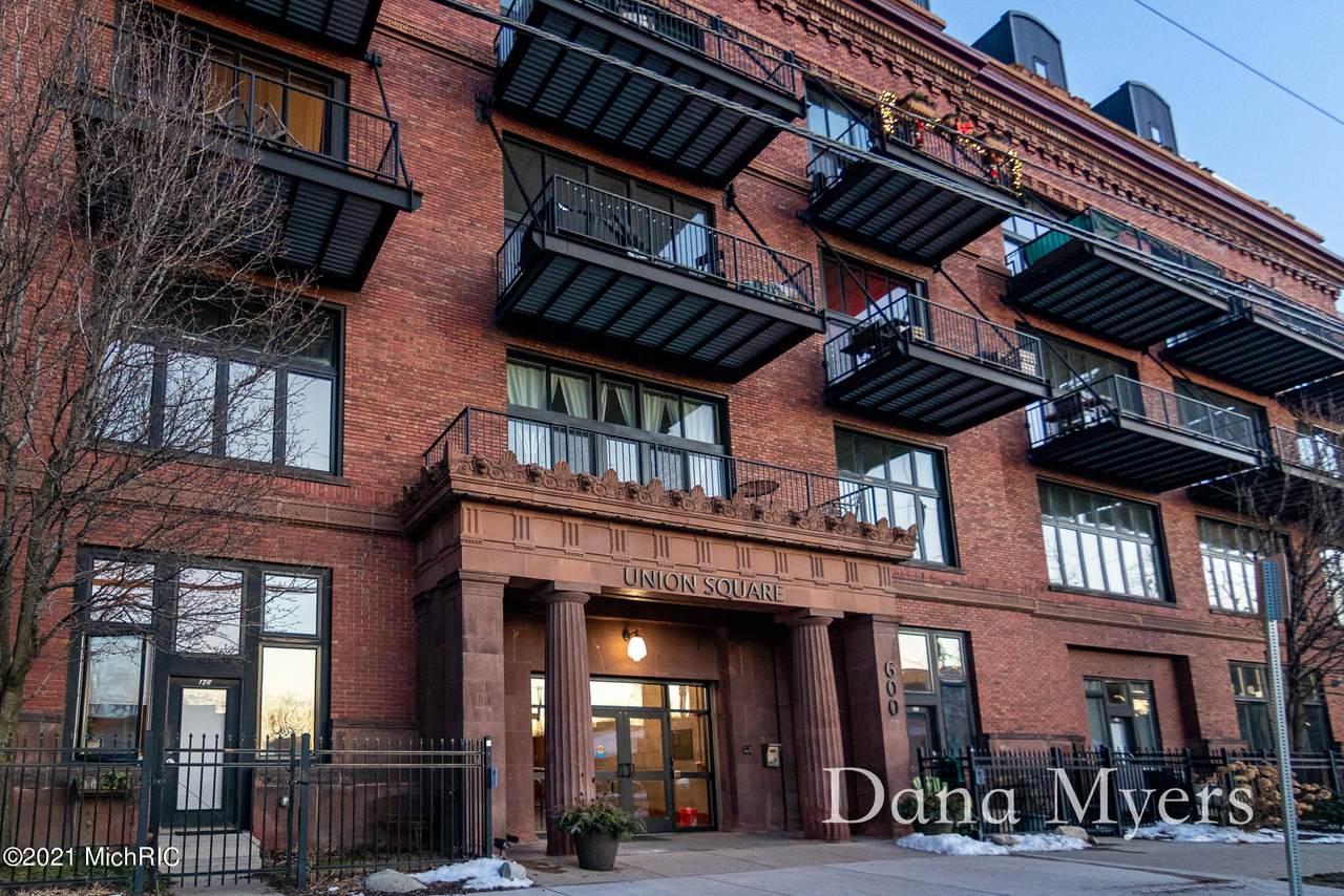600 Broadway Avenue - Photo 1