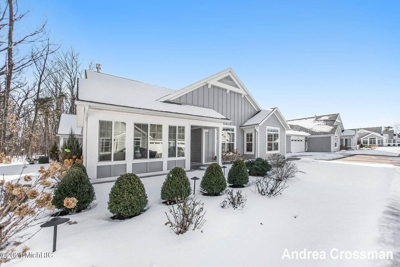 221 Bay Breeze Lane - Photo 1