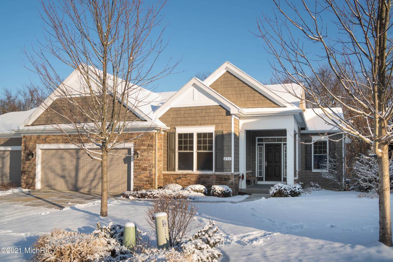 652 Wynding Oaks - Photo 1