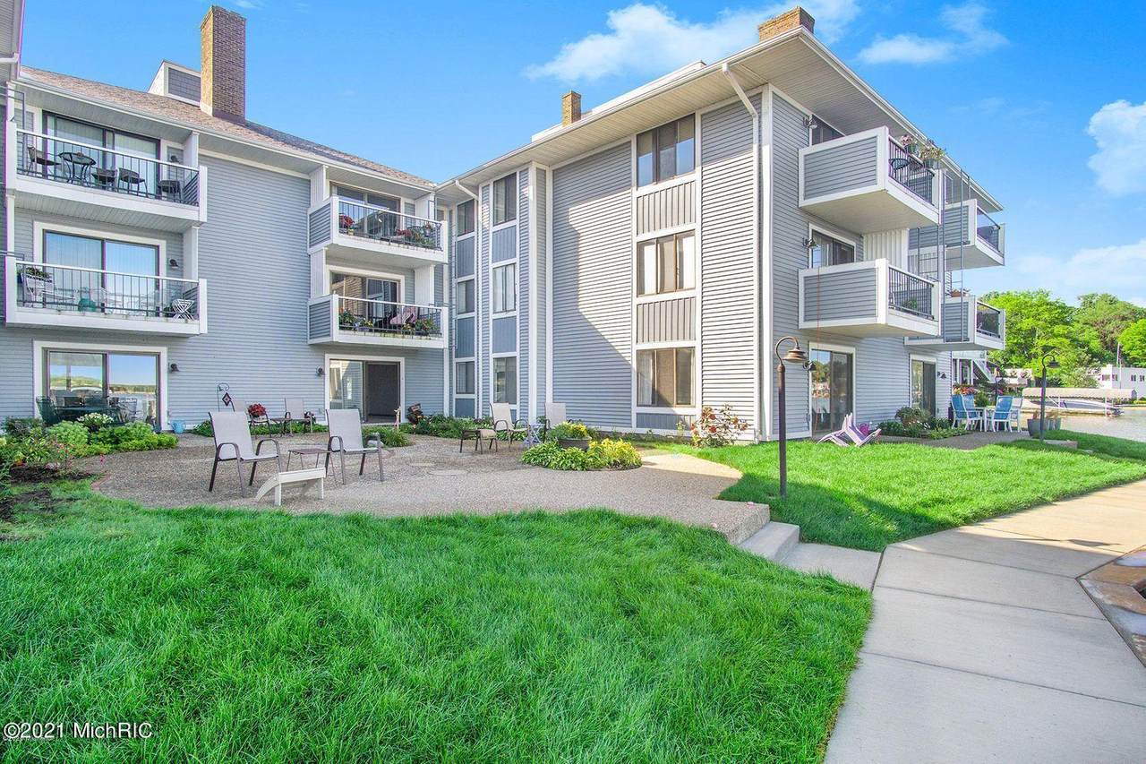 400 Lakeview Court - Photo 1
