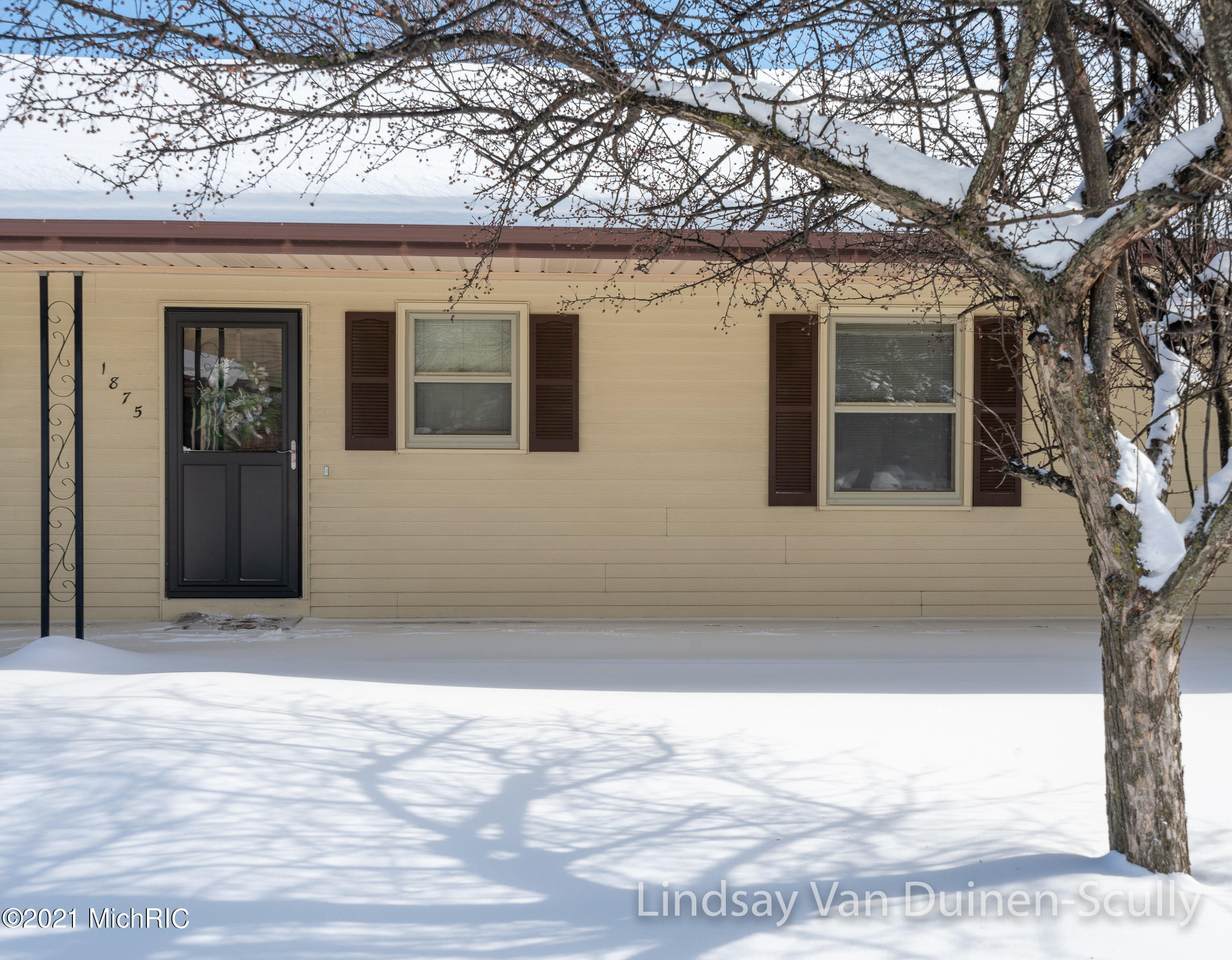 1875 Elizabeth Lane - Photo 1
