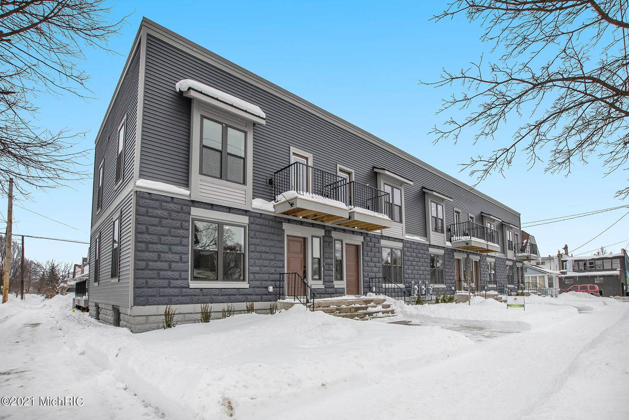330 Maple Avenue - Photo 1
