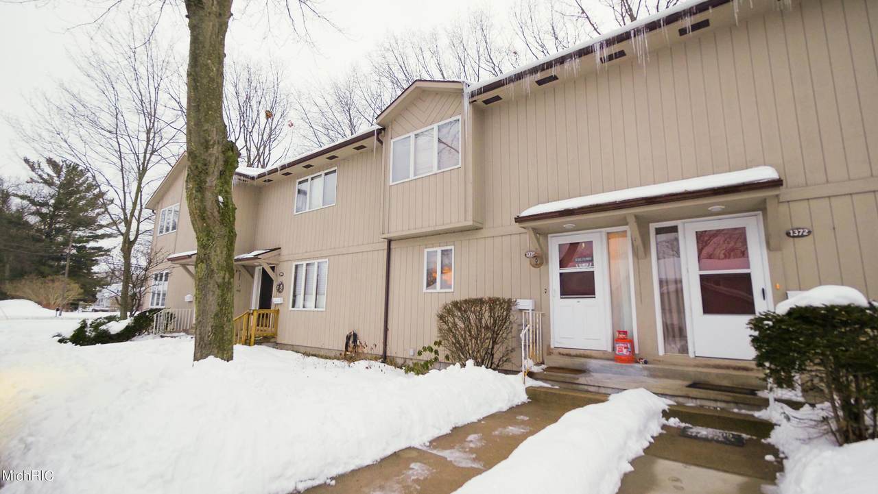 1374 Norton Avenue - Photo 1