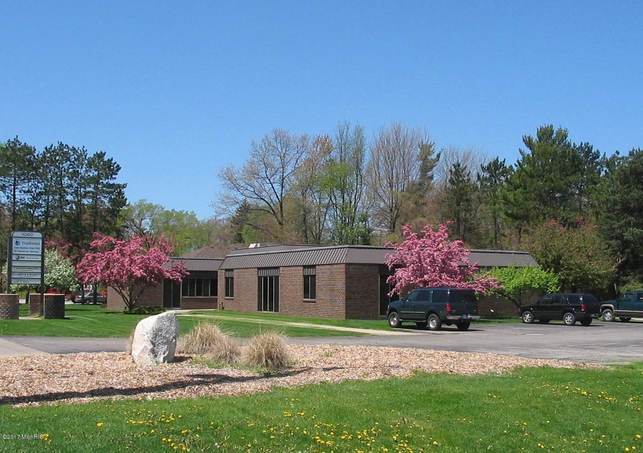 1060 Norton Avenue - Photo 1