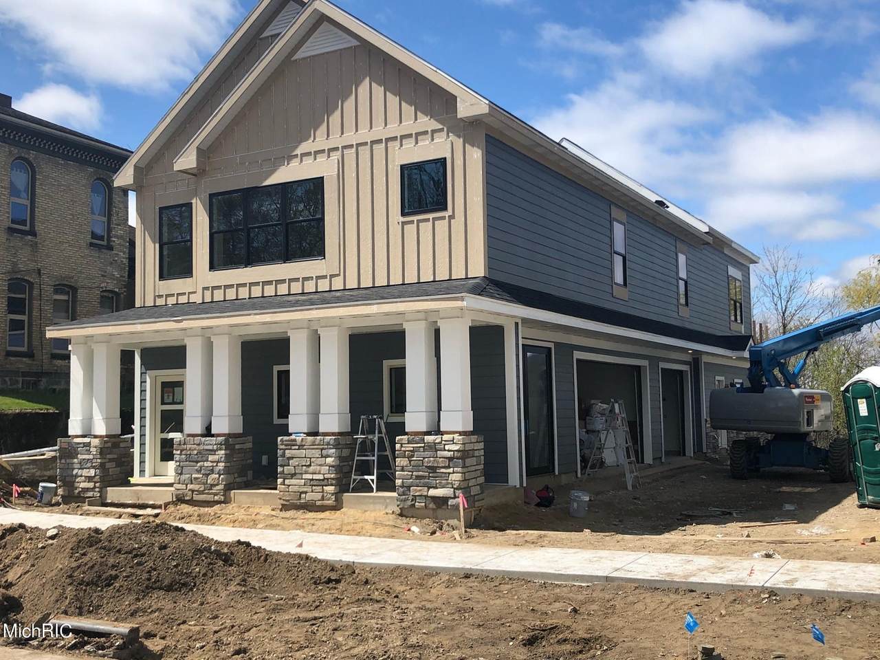 835 Fairview Avenue - Photo 1