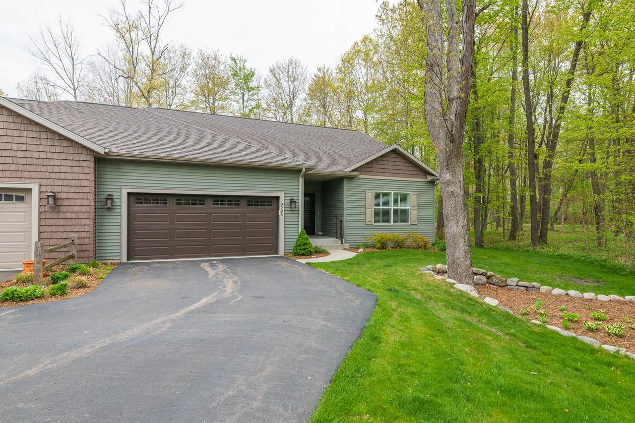 9294 Hallock Circle - Photo 1