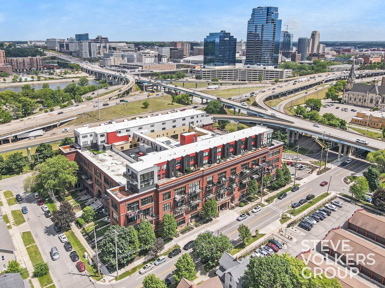 600 Broadway Avenue - Photo 1