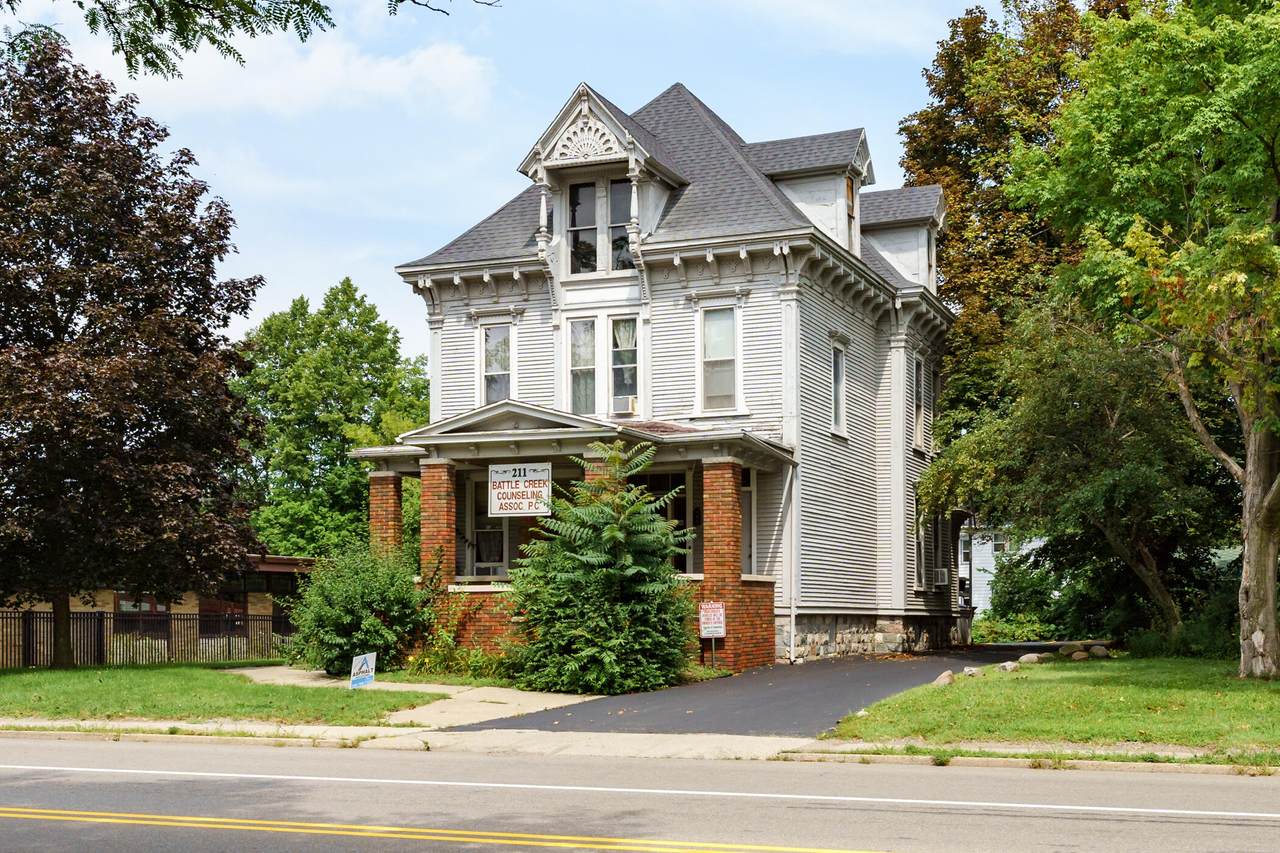 211 Capital Avenue - Photo 1