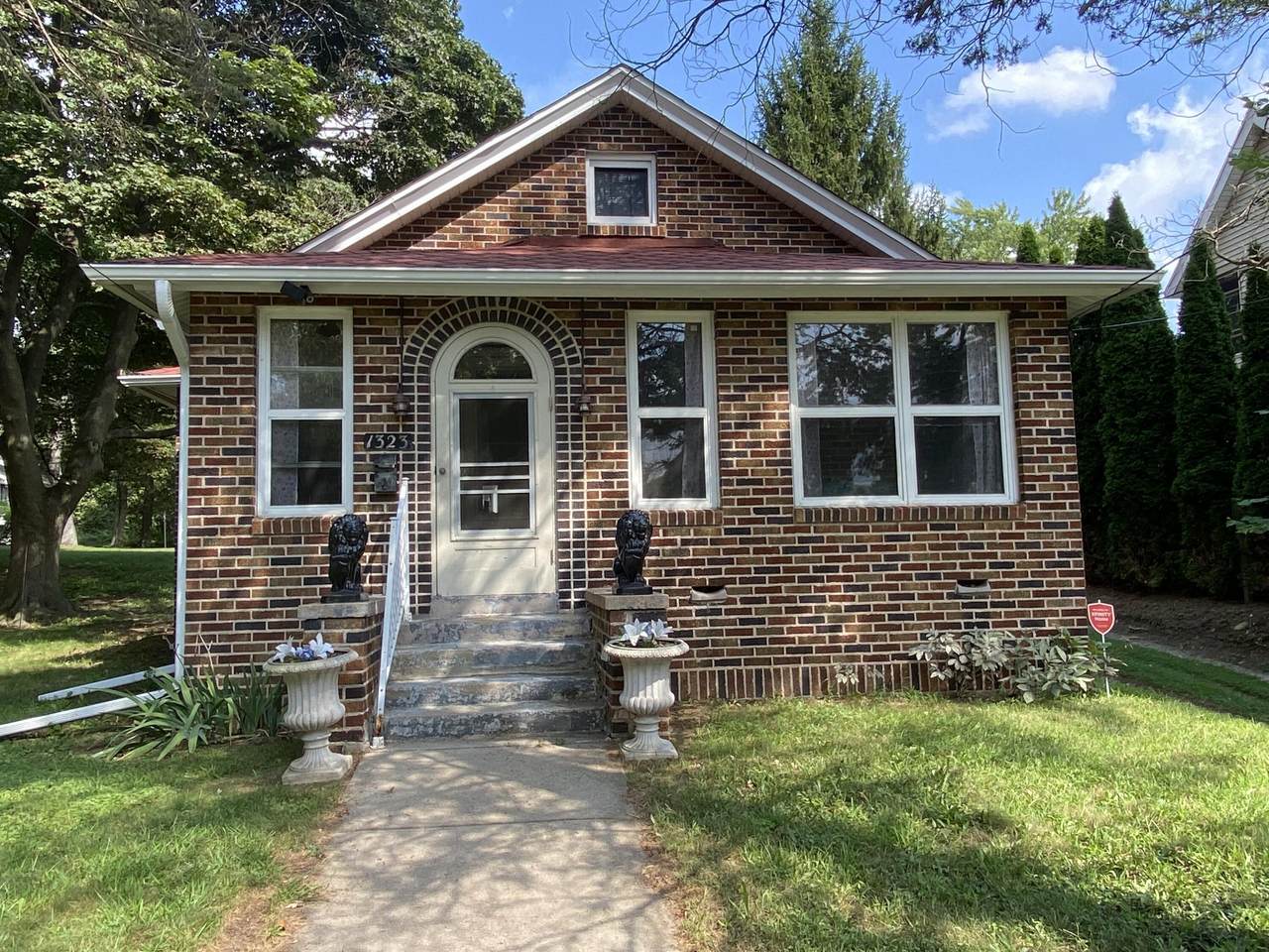 1323 Waterloo Street - Photo 1