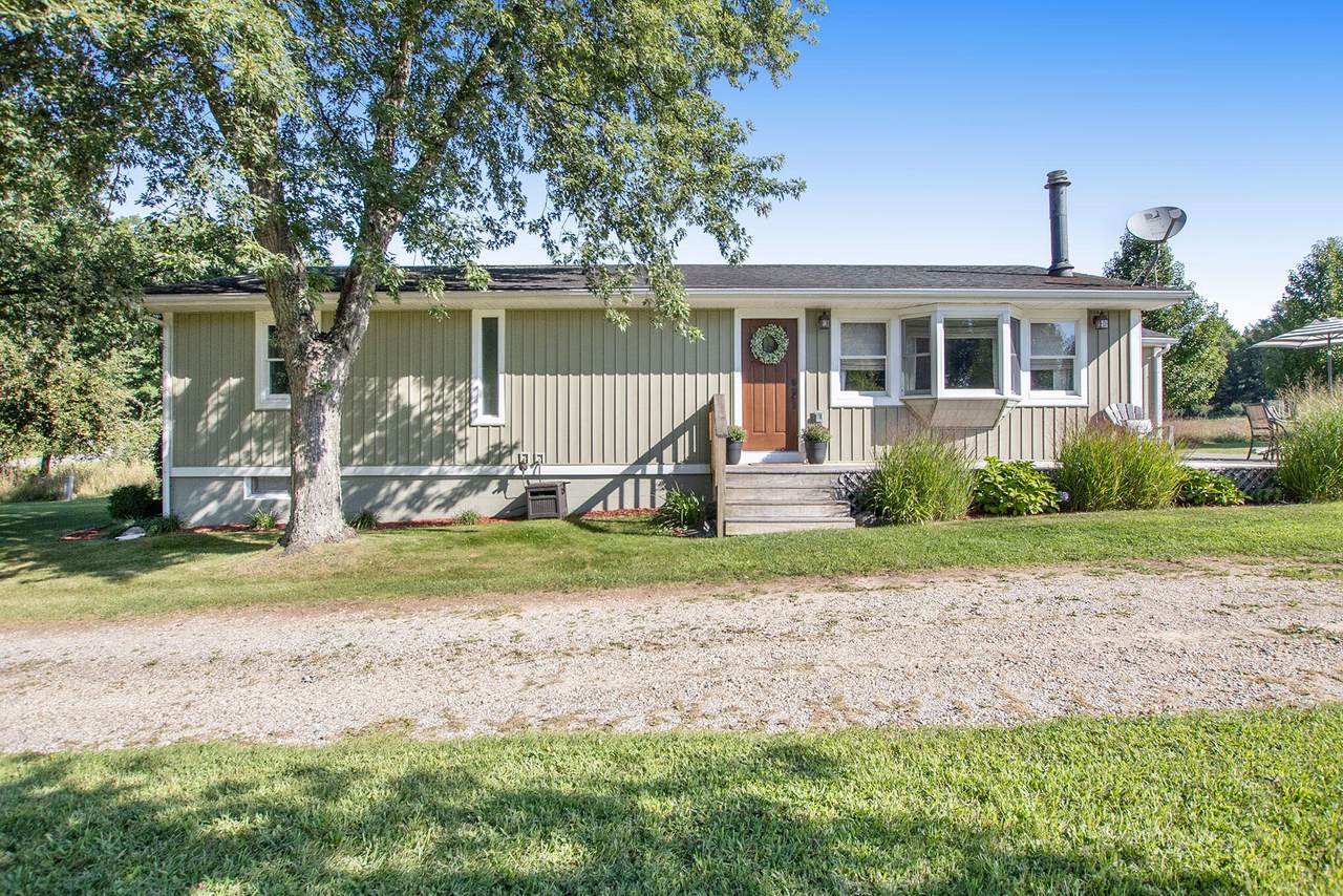 5034 Lakeshore Drive - Photo 1