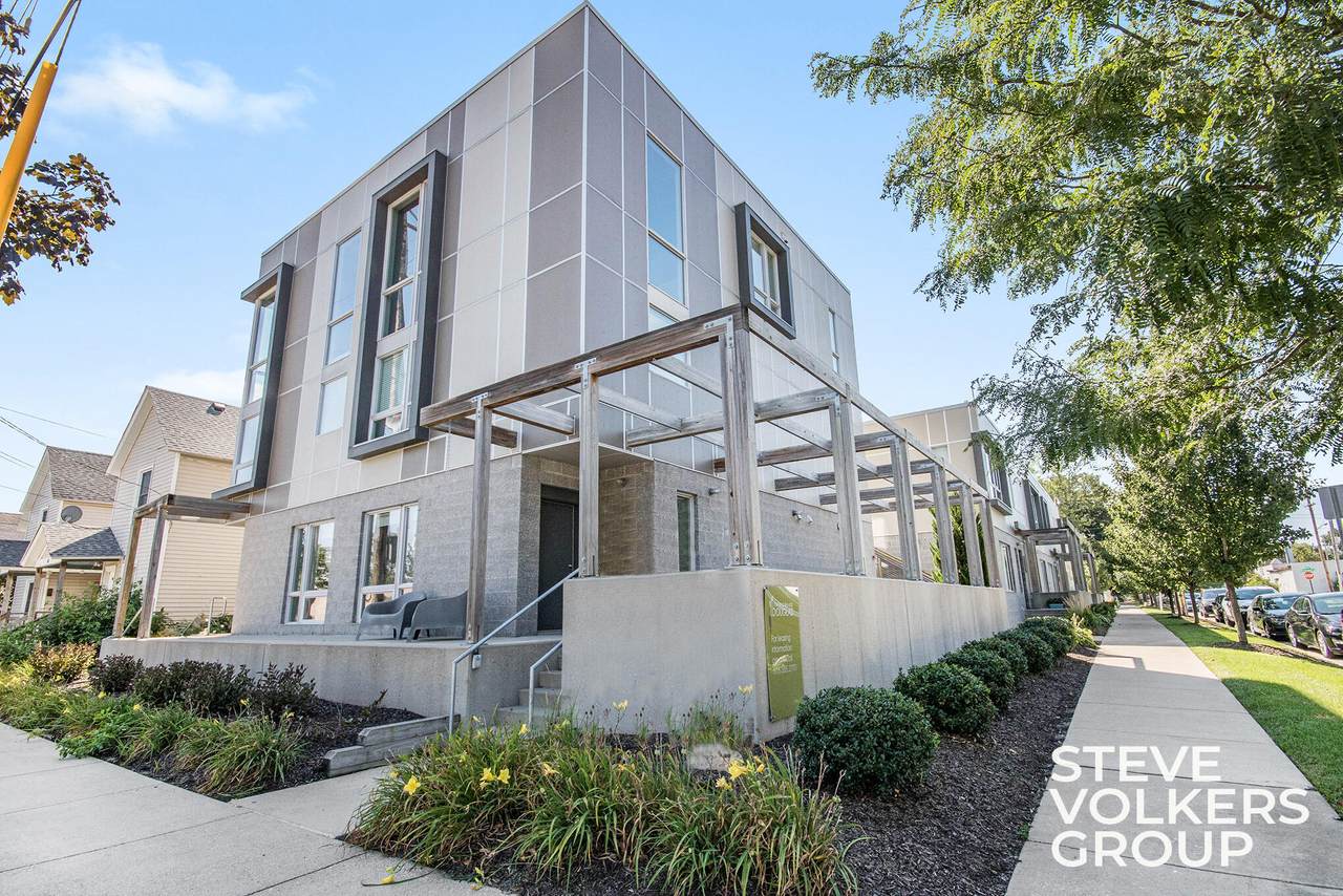 600 Douglas St - Photo 1