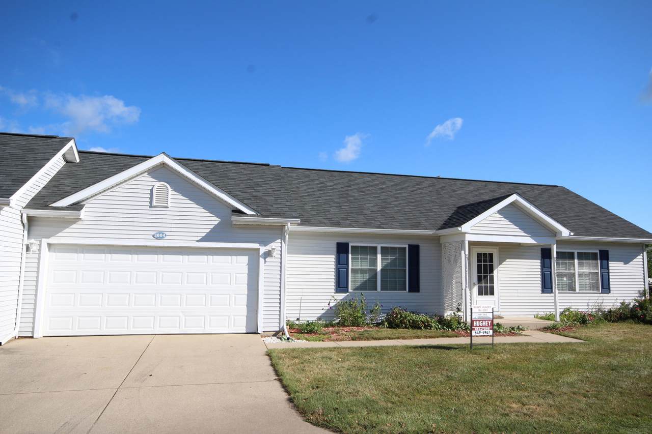 1004 Villas Drive - Photo 1