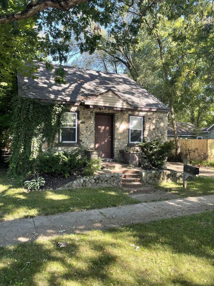 607 Oak St Street - Photo 1