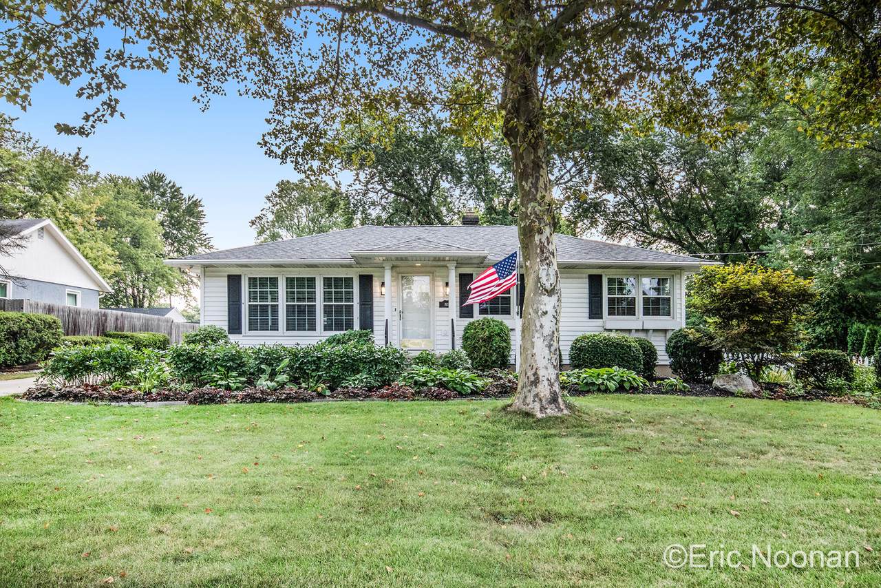 1938 Sherwood Drive - Photo 1