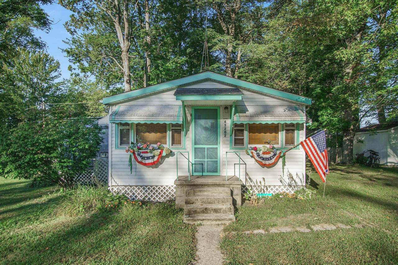 43202 Maple Avenue - Photo 1