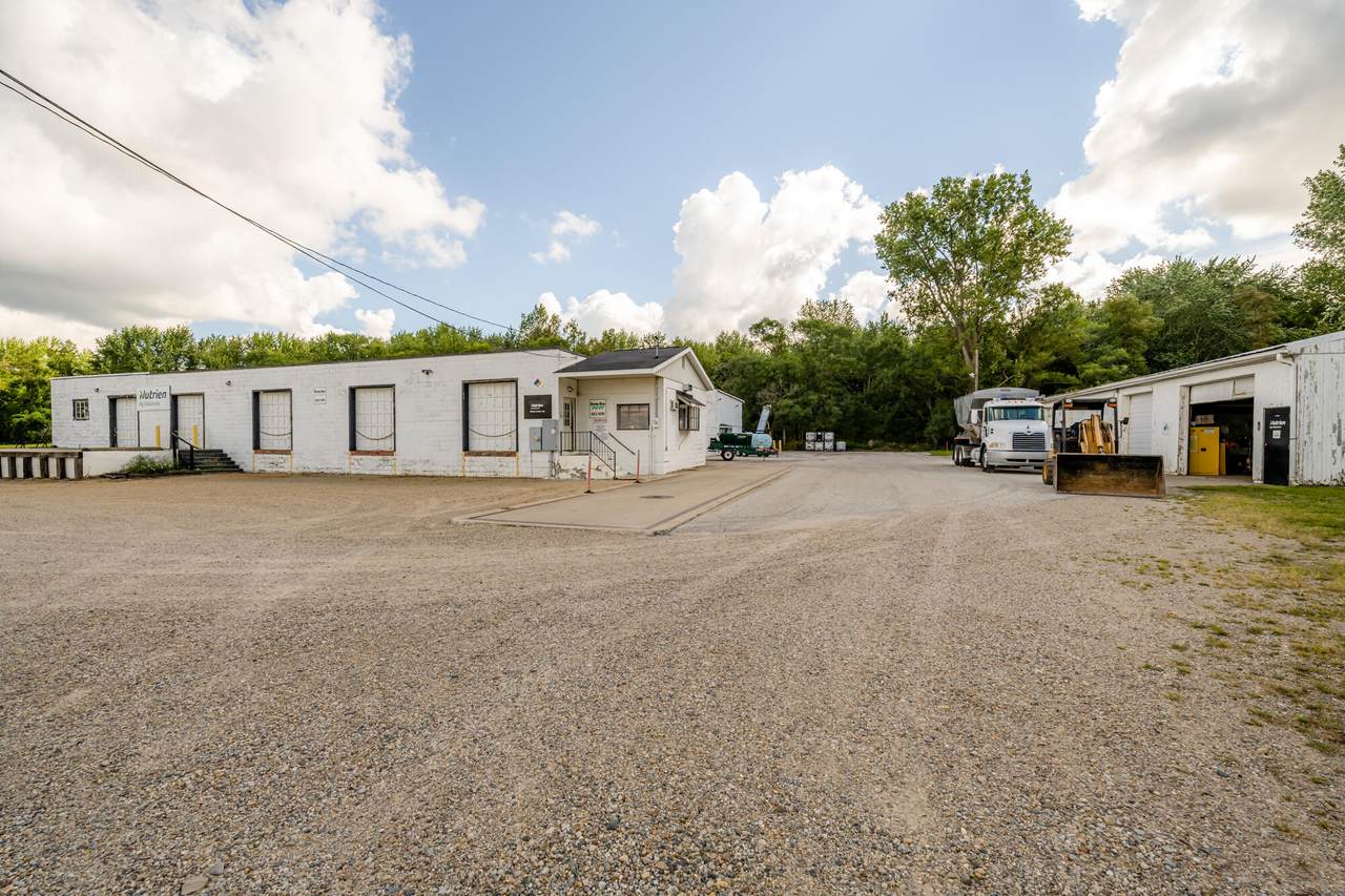 1551 Park Road - Photo 1