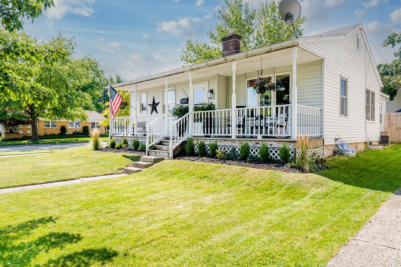 2524 Morton Avenue - Photo 1