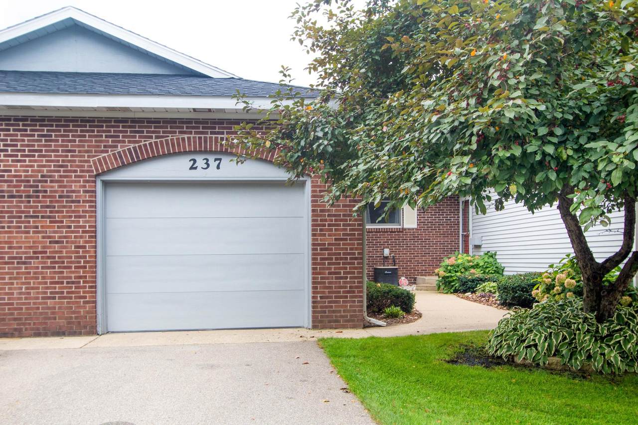 237 Laurelwood Court - Photo 1